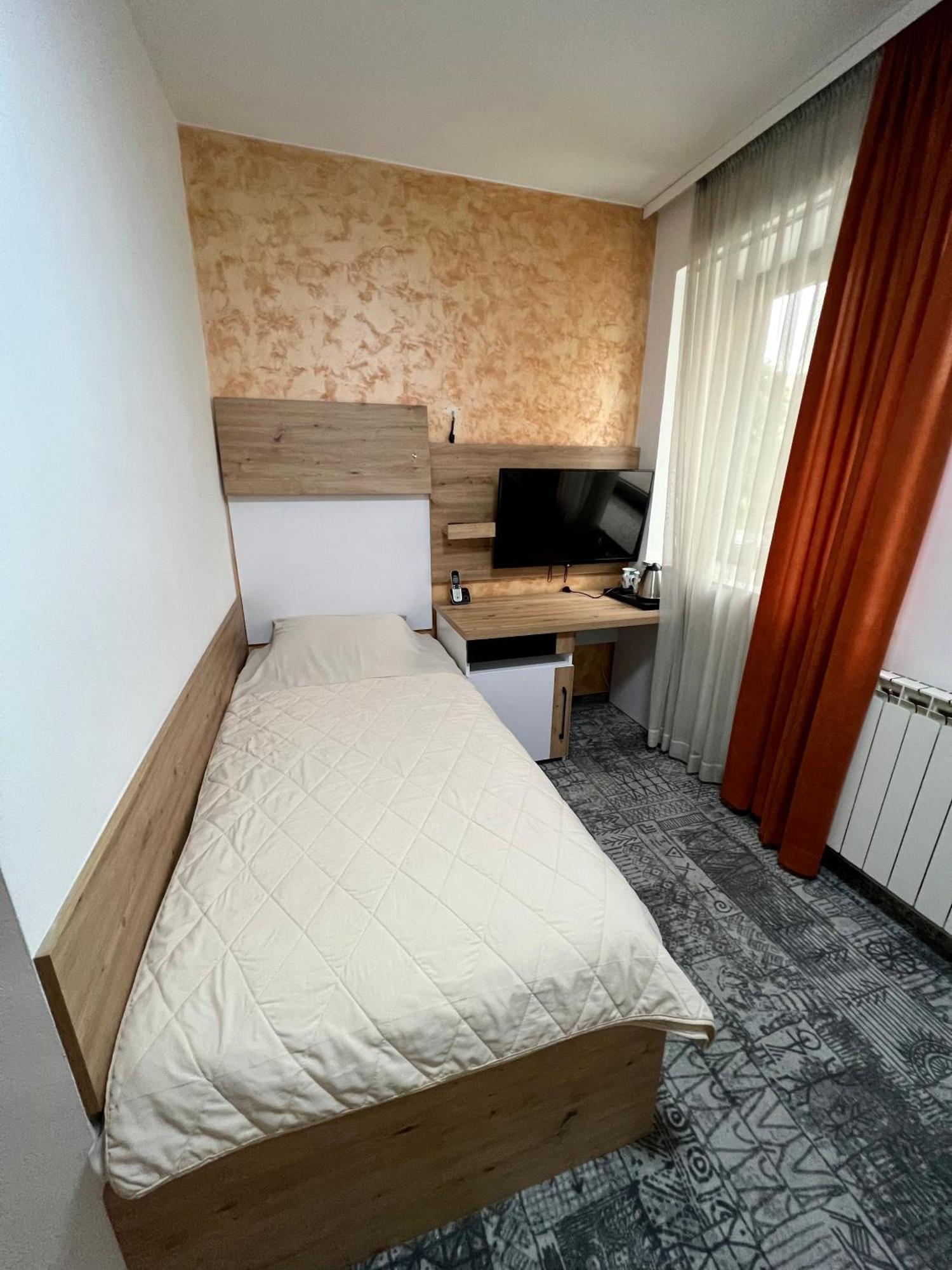 Hotel Brkic Sarajevo Airport - Free Parking Luaran gambar