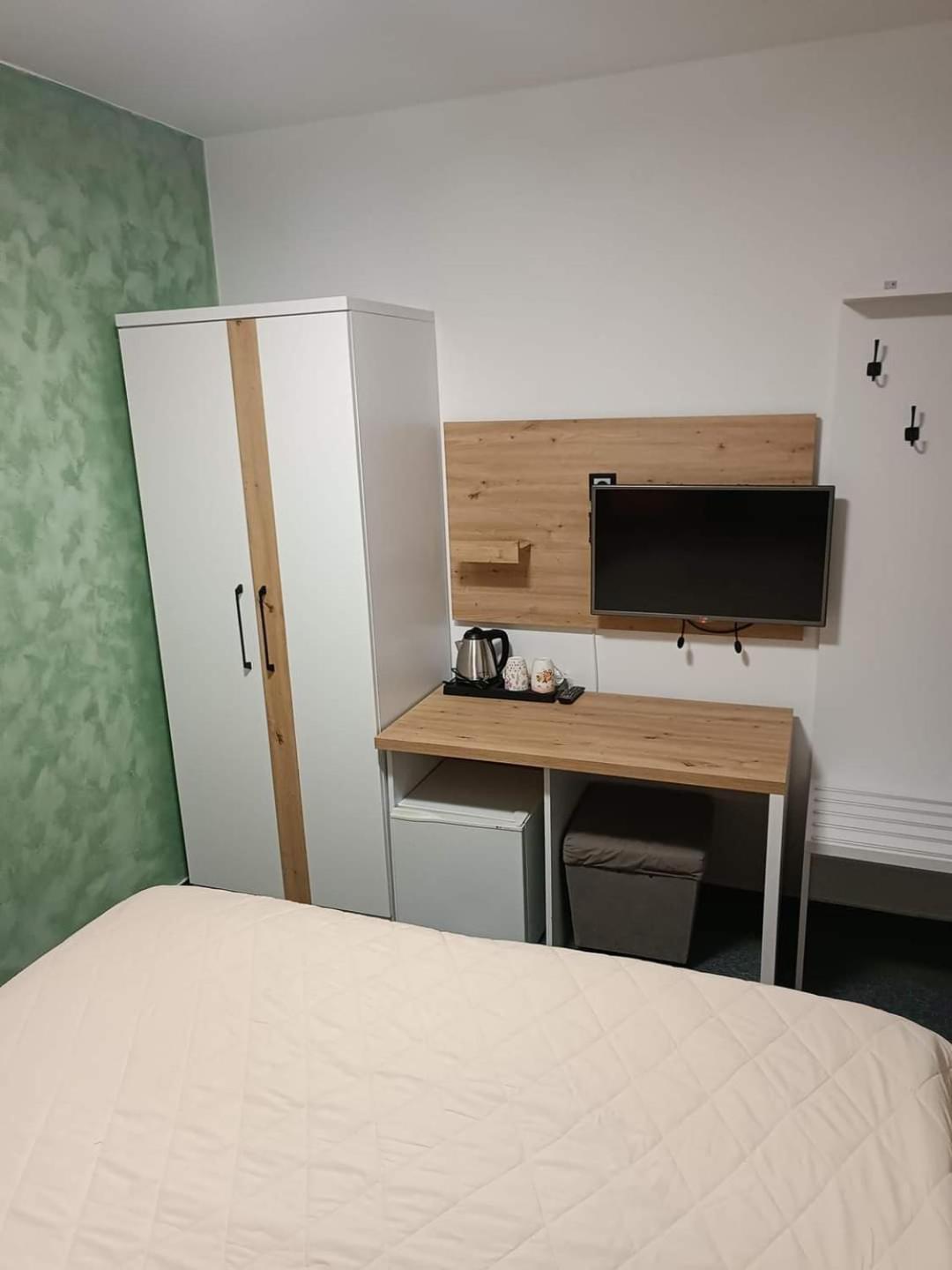 Hotel Brkic Sarajevo Airport - Free Parking Luaran gambar