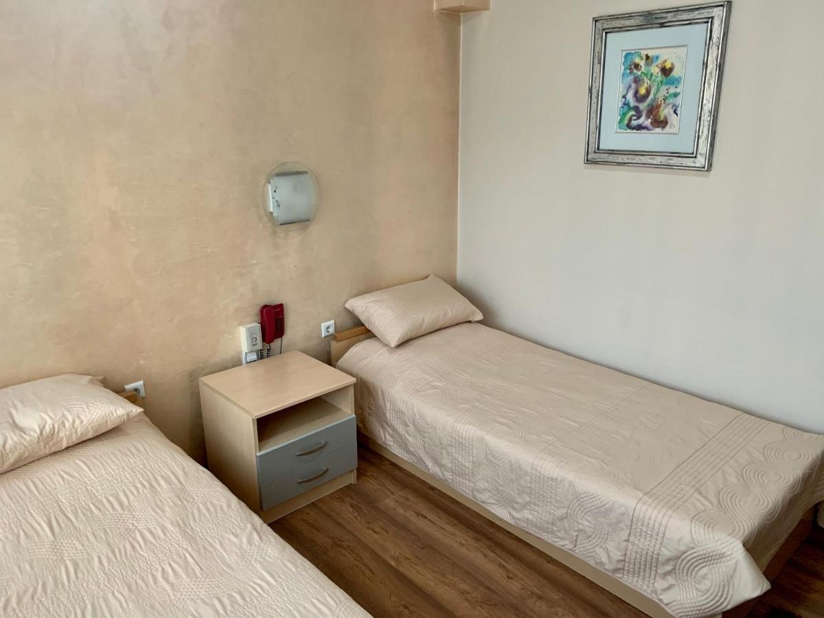 Hotel Brkic Sarajevo Airport - Free Parking Luaran gambar